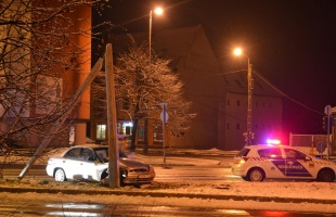 Elakadt kamion, autók az árokban - esett a hó Kaposváron