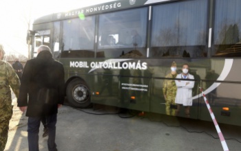 Megkezdték a munkát a Magyar Honvédség oltóbuszai