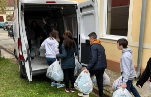 Közel egy tonna újrahasznosítható ruhaneműt gyűjtöttek a diákok