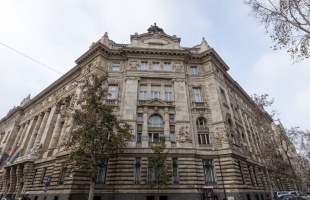 Két pénzügyi vállalkozás engedélyét is visszavonta az MNB