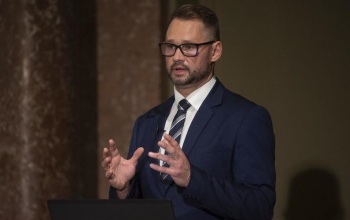 Pécsi virológus: nem igaz, hogy a koronavírus elleni vakcinát kapkodva állították elő