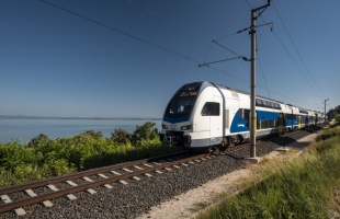 Már a Balatonon is kipróbálhatjuk az emeletes vonatokat