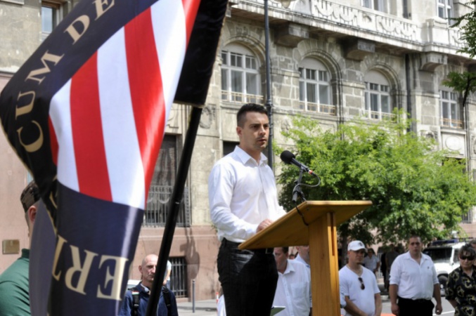 Groteszk! A hazaárulót futtató hazaárulózik!