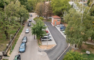 Új utca és 64 parkolóhely épül a Honvéd iskola mellett – csökkenhet a reggeli dugó Kaposváron