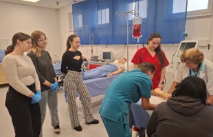 Laborlátogatáson jártak a jövő orvosai