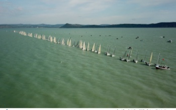 Berecz Zsombor előrébb lépett a hatodik helyre a  balatonföldvári vitorlás világbajnokságon