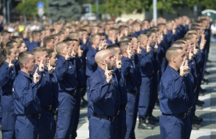 Nem perelhetnek többé a rendőrök, ha felismerik magukat a sajtóban