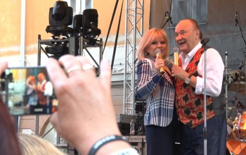 Megtelt a Vigasságok tere Korda György koncertjére - videó