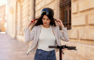 Csúcson az e-roller balesetek száma: szigoríthatják a KRESZ-t