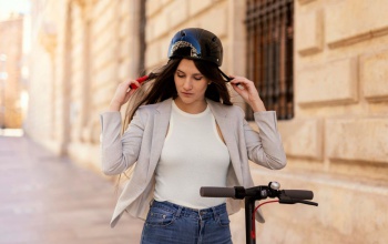 Csúcson az e-roller balesetek száma: szigoríthatják a KRESZ-t