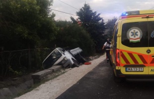 Árokba csapódott egy kisteherautó Lengyeltótiban