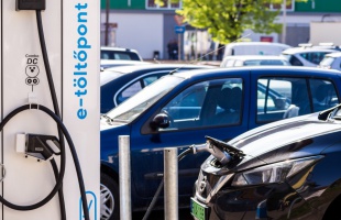 Nagyszabású kormányprogram indul az elektromos autózásért