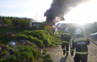 Hulladék égett a Nádasdi utcában