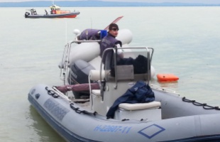 Vasárnap is menteni kellett a Balatonon