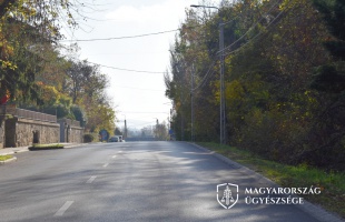 Kanyarodó autós ütötte el a motorost