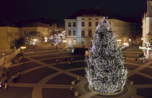 Így öltözött ünnepi fénybe Kaposvár - videó