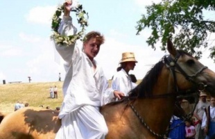 Harmat a szeplő ellen, a pünkösdi király pedig ingyen ihat egy évig