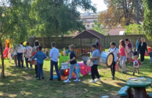 Zene kicsiknek és kicsit nagyobbaknak