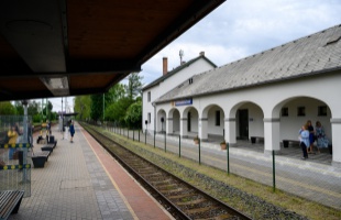 Átadták a felújított balatonmáriafürdői vasútállomást
