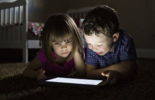 A kaposvári gyerekeket is felkészítik az internet veszélyeire