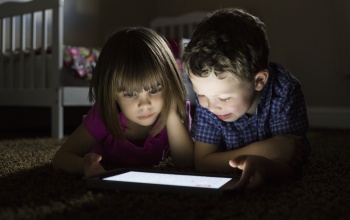 A kaposvári gyerekeket is felkészítik az internet veszélyeire