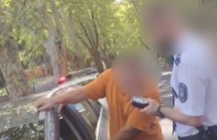 Kiakadt a szonda, annyira részeg volt a sofőr, aki állni is alig bírt