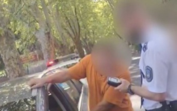 Kiakadt a szonda, annyira részeg volt a sofőr, aki állni is alig bírt