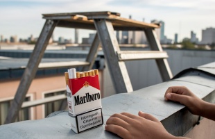 Cigaretta miatt elfajult veszekedés: erőszakért próbára bocsátást javasolnak a fiatal fiú ellen