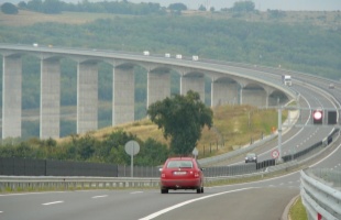 Lezárták a kőröshegyi völgyhidat