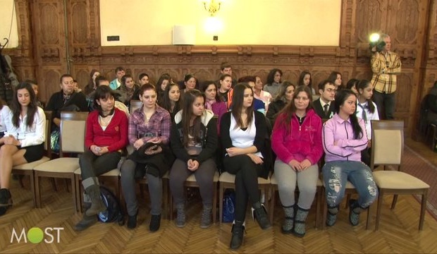Kaposvár segít a roma származású tanulóknak