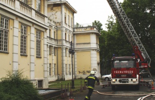 Tűz ütött ki a Csiky színpadán
