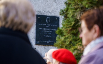 92 éve hunyt el gróf Apponyi Albert - megkoszorúzták a díszpolgár emléktábláját