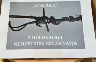 A kaposvári Takáts Gyula Vármegyei Hatókörű Városi Könyvtár is emlékezik