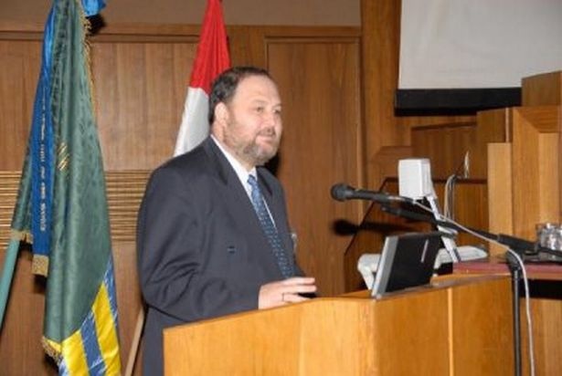 65 éves lenne dr. Balogh László dékán