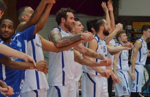 Frazier győzelemre vezette a KKK-t