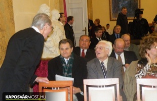 Főhajtás 100 millió áldozat előtt