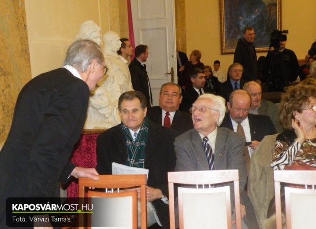 Főhajtás 100 millió áldozat előtt