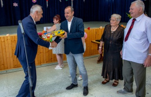 Emlékzászlót kapott Toponár