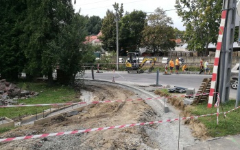 Jelzőlámpához fektetik a kábeleket