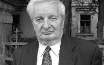 Elhunyt Pomogáts Béla