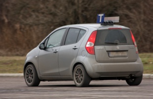Hétfőtől újraindulnak a közlekedési vizsgák