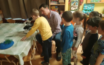 Halak, békapeték és mikroszkóp: a víz világnapját ünnepelték a bárdudvarnoki ovisok