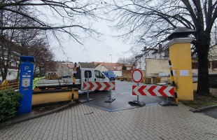 Megkezdődött a Csokonai utcai parkoló felújítása