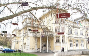 12 bemutatóval készül a Csiky