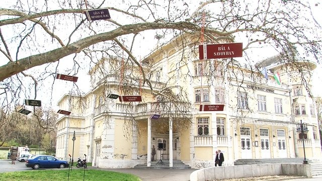 12 bemutatóval készül a Csiky