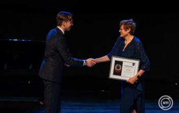 Először adták át a Karikó Katalin alapította JATE-díjakat