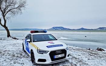Tilos a Balaton jegére menni!