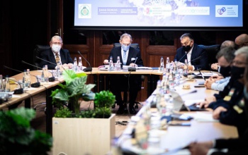 Az idős krónikus betegek után oltják az operatív törzs tagjait és a kormánytagokat