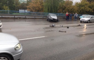 Négyes karambol a felüljárón