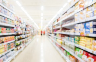 NGM: További 14 termékre terjeszti ki a kormány az árréscsökkentést